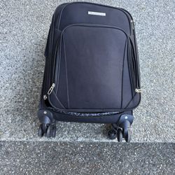 Carry On American green travel 