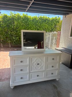 Bedroom set