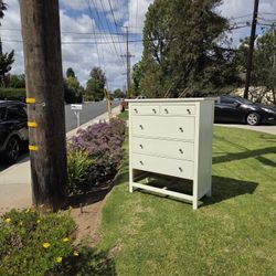 Ikea Dresser Free (No Bottom Drawer)