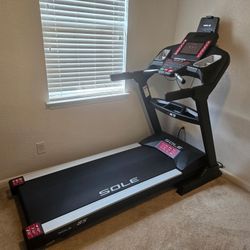 Treadmill SOLE F85