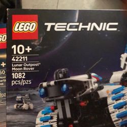 LEGO TECHNIC set 42211 Lunar Outpost Moon Rover