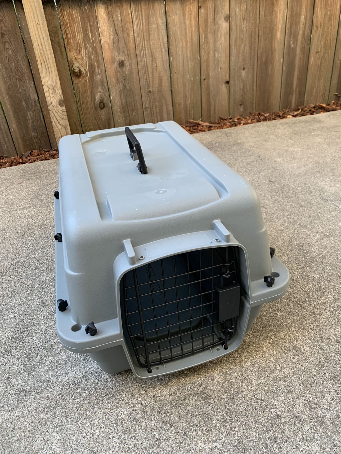 NEW DOG KENNEL 24”
