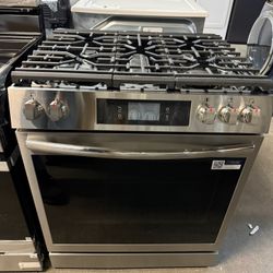 New Frigidaire - Gallery 6.0 Cu. Ft. Slide-In Gas Total Convection Range GCFG3060BF