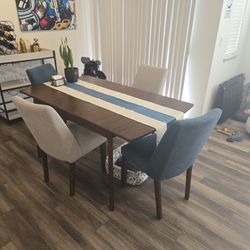 Mahogany Dining Table With 4 Matching Chairs