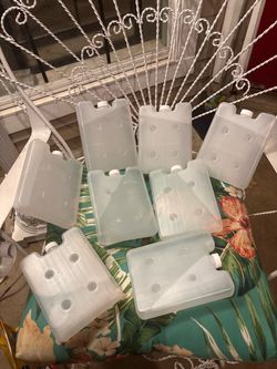 8 reusable hardback plastic ice packs used for coolers, lunch boxes, etc.