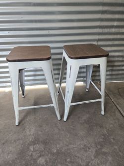 Truest square stool set good condition