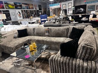 Beautiful sectional sofa! 🚨🧡✨ Easy Financing!