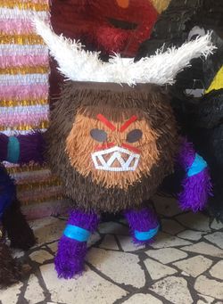 Kakamora piñatas