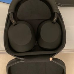 Sony XM5 Headphones 
