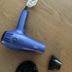 Hairdryer With Retractable Cord
