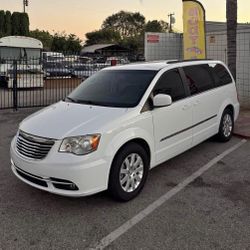 2016 Chrysler Town & Country