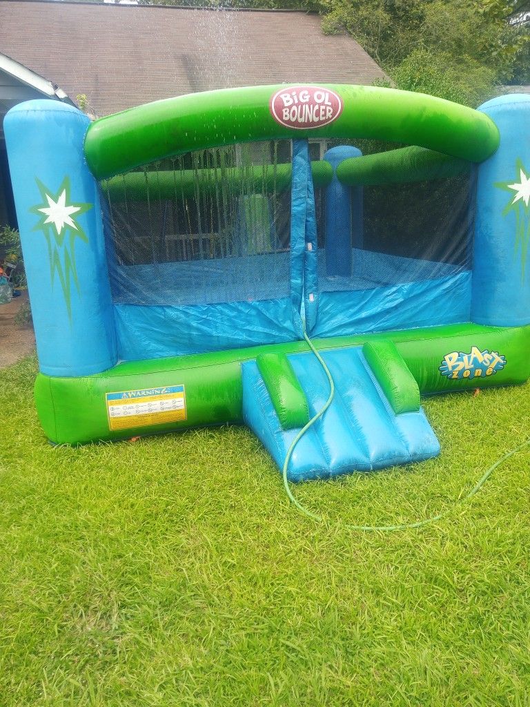 Bounce House 