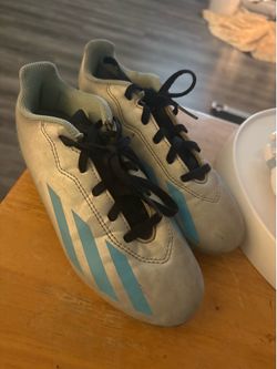 Soccer shoes
