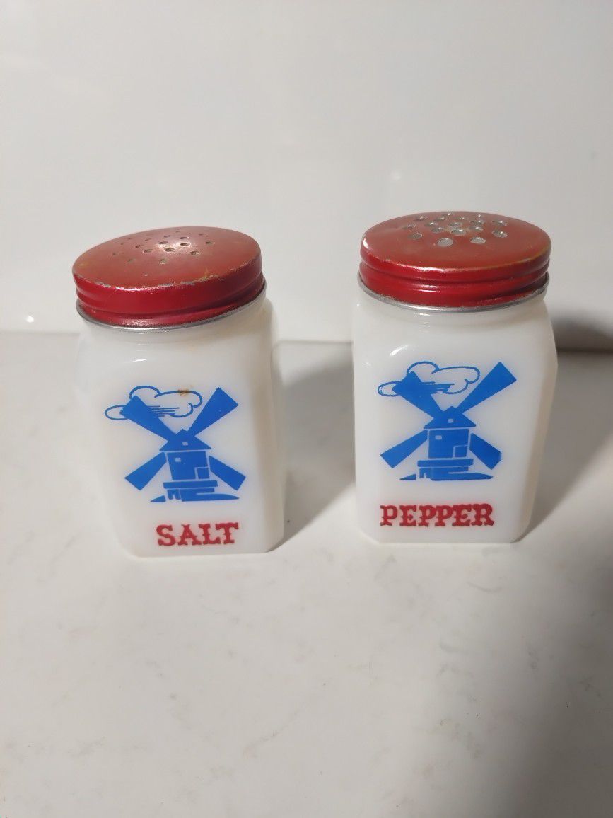 Vintage Salt And Pepper Shakers 3 In Tall $20