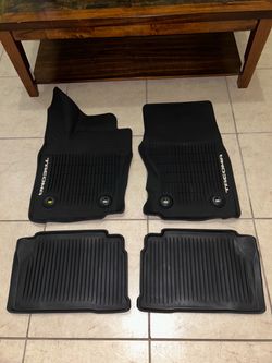 tacoma 2024  floor mats