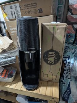 SodaStream Sparkling Water Maker + 2 CO2 Canisters (1 Full)