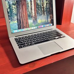 Apple MacBook Air 13” I5/8GB/128GB SSD macOS 15.1 Sequoia $200