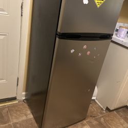 Refrigerator 