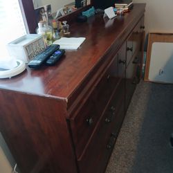 Dresser With Mirror 