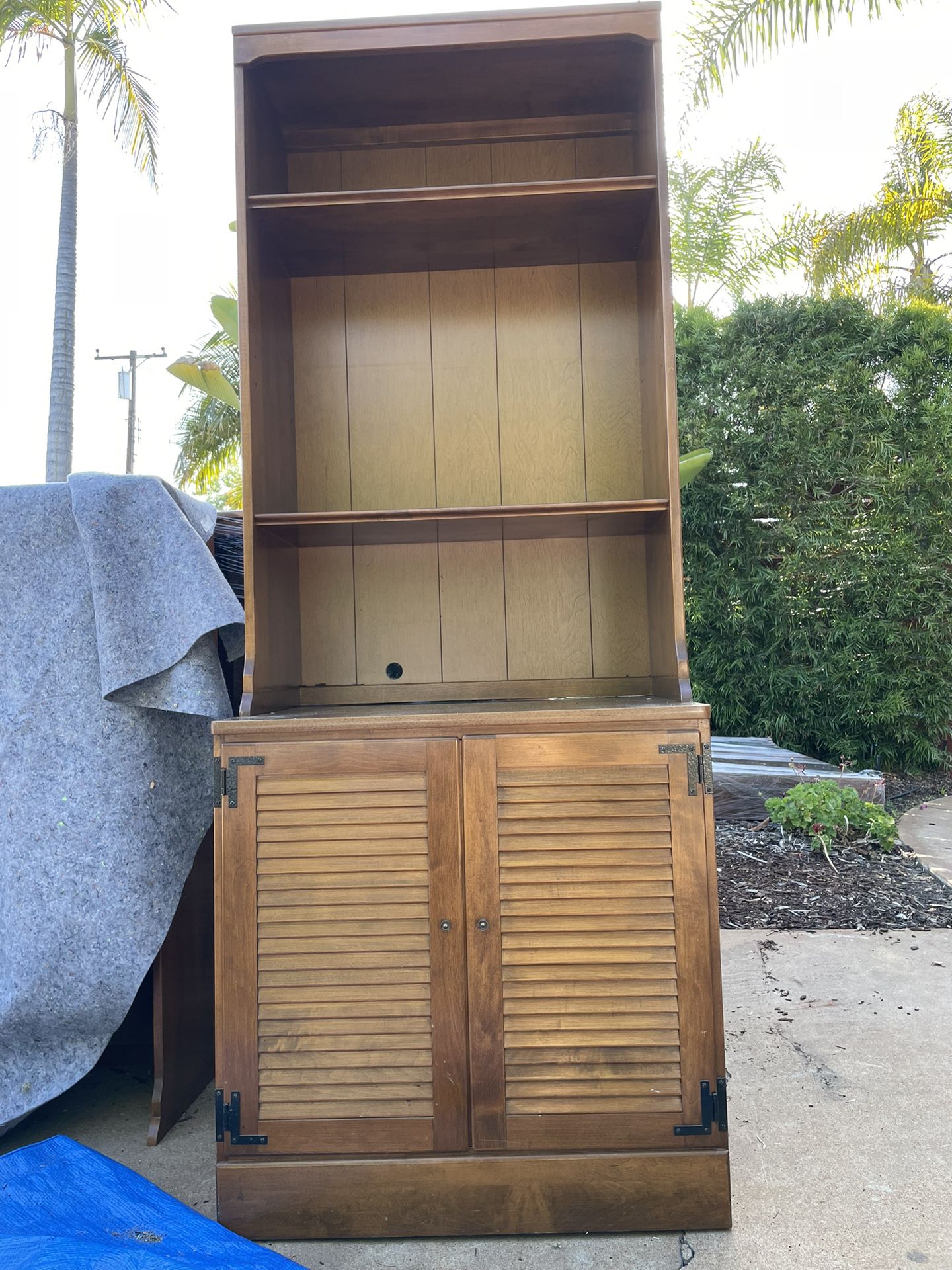 Ethan Allen Heirloom Solid Maple Cabinet And Bookshelf 