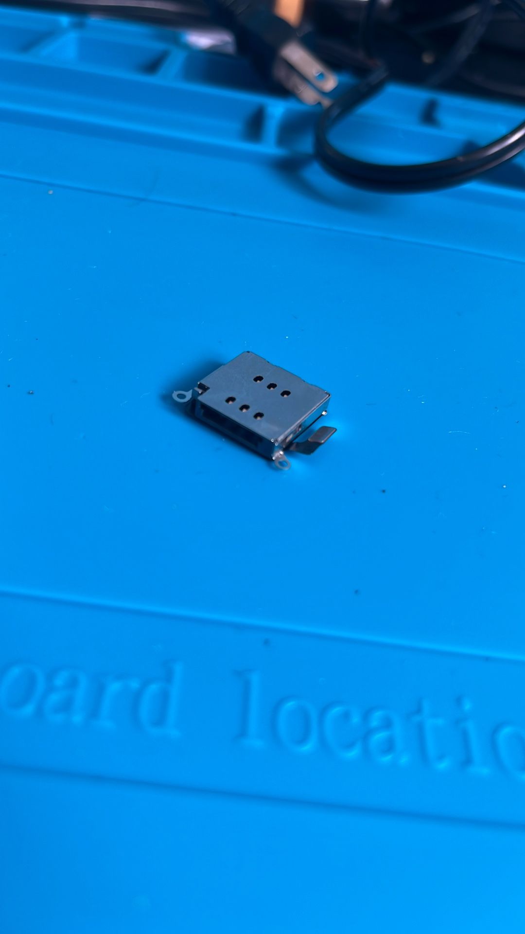 OEM iPhone 11 SIM reader