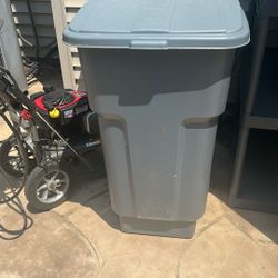Rubbermaid Trash Can