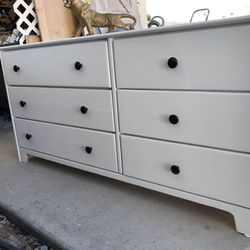 Dresser  White 