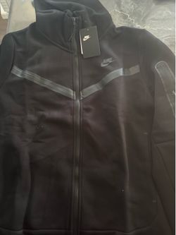 LARGE NIKE TECH (BLACK)