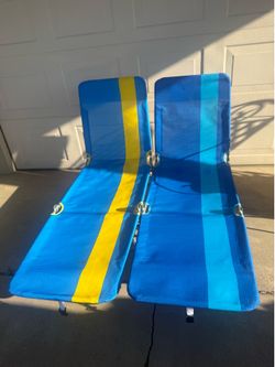 Set of 2 foldable beach lounge chairs