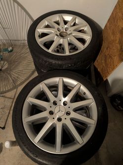 Set of  offset Mercedes rims  225/45/19,