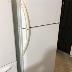 Frigidaire Refrigerator Top Freezer White 