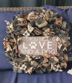 Dog-Themed Decorative Wreath with Sign