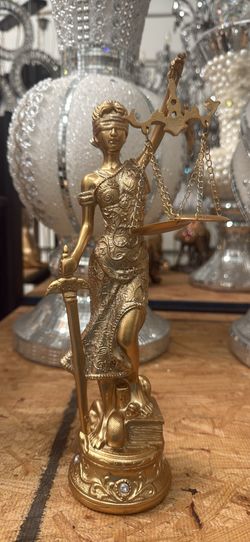 Gold lady justice figurine 11h