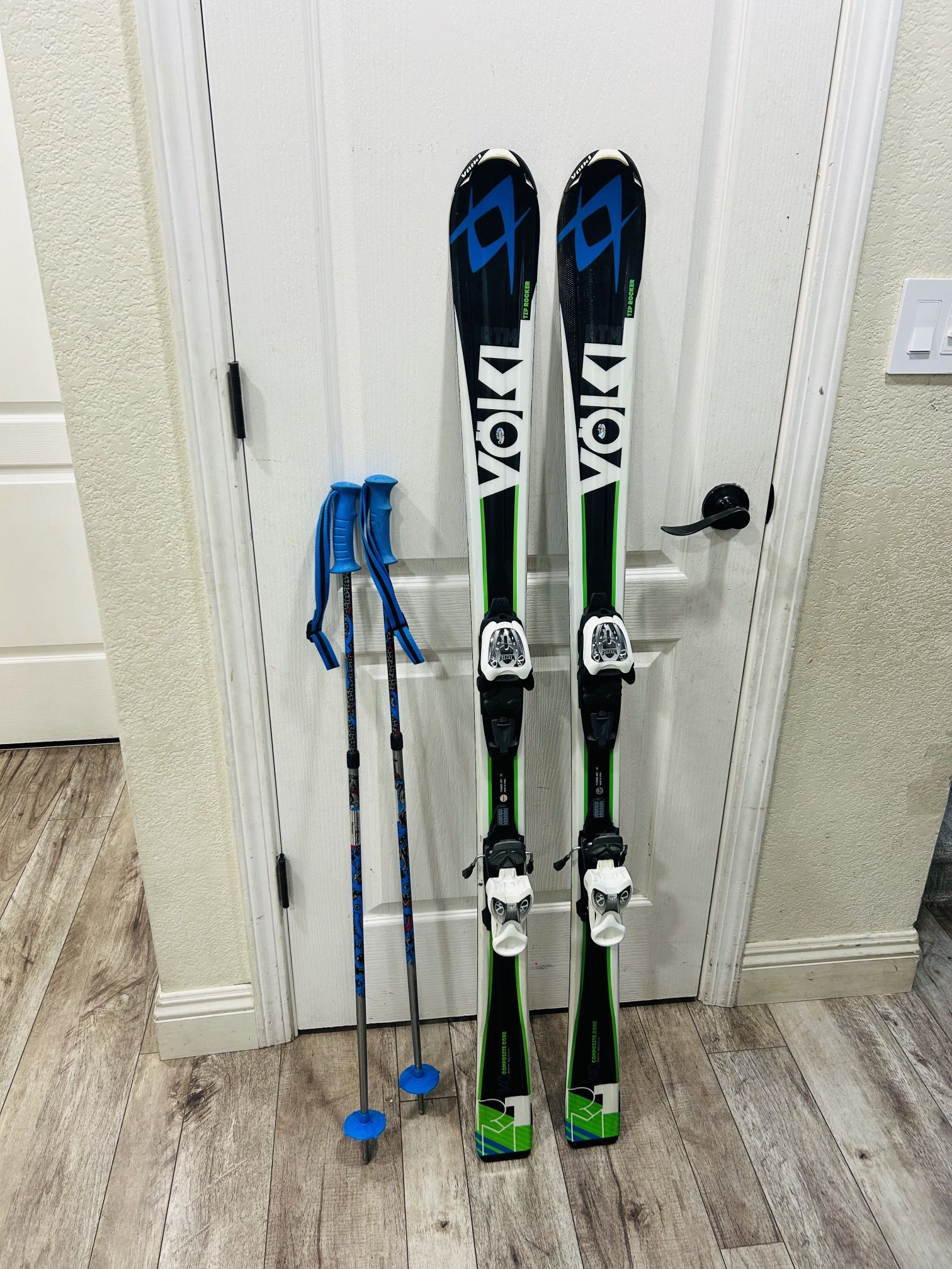 VOLKL SKIS WITH BINDINGS 140cm