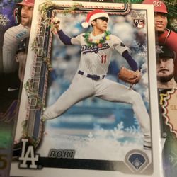 2025 Topps Holiday Santa Hat Necklace Variation Roki Sasaki RC Dodgers #H23 MLB trading cards