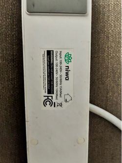 Niwa 4-Outlet Power Strip with USB Port – Heavy Duty – like new
