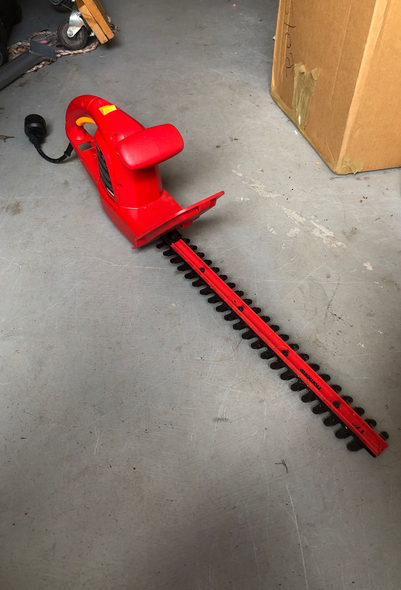 Holmes gently used landscaping trimmer