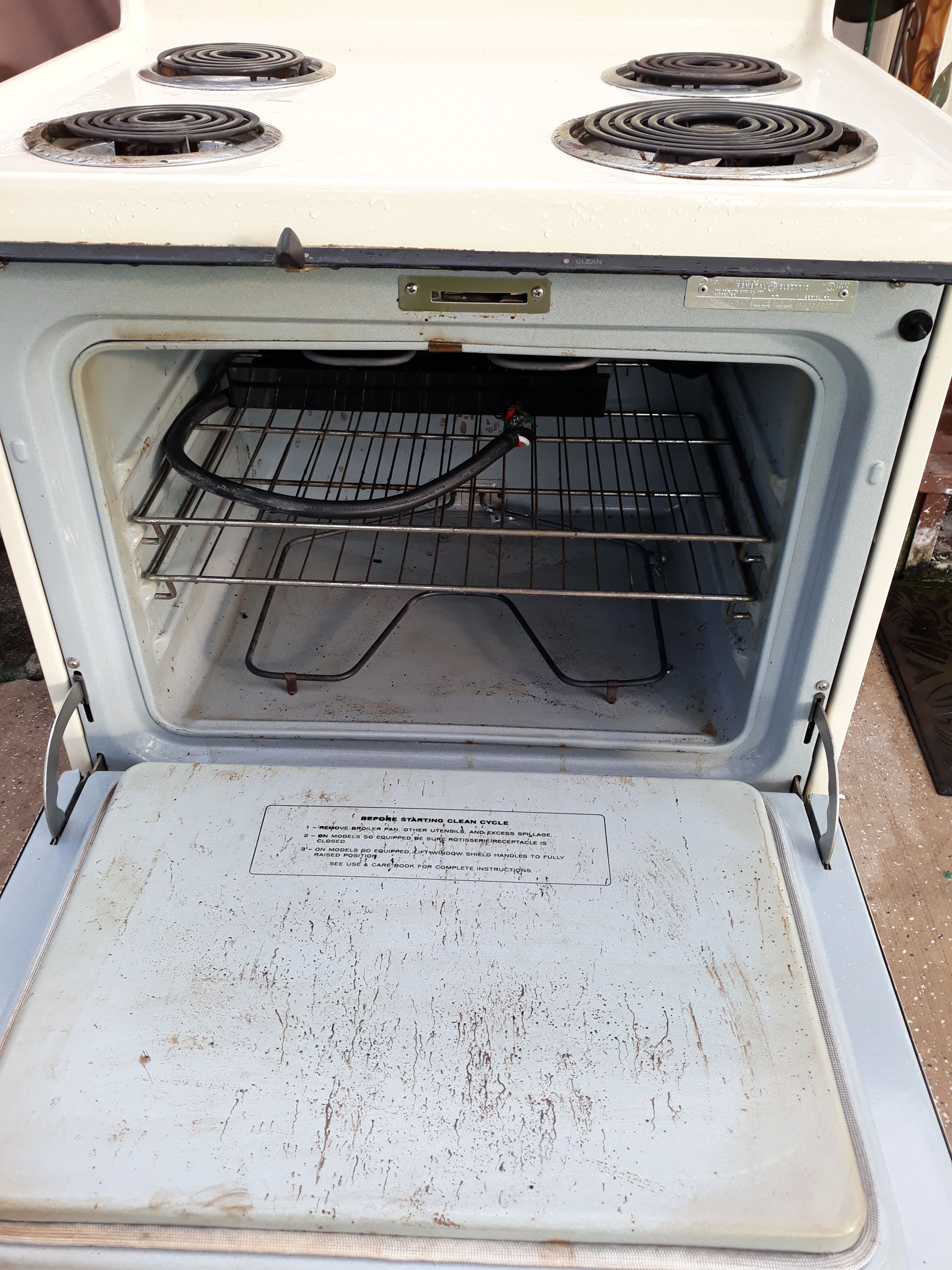 Reduced. Electric stove GE P7 self cleaning for Sale in Boynton Beach