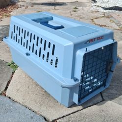Petmate Pet Taxi Pet Carrier  23"long  x 14" wide x 13"tall
