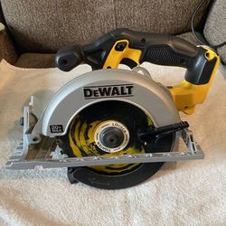 DE WALT 6 1/2 In Cordless Circular Saw
