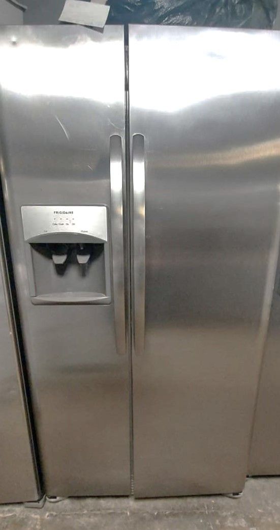 New Frigidaire 26 Cu Ft Side by Side Fridge