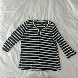 Jones Sport Blacks And White Stripped Jersey Too. Size  L