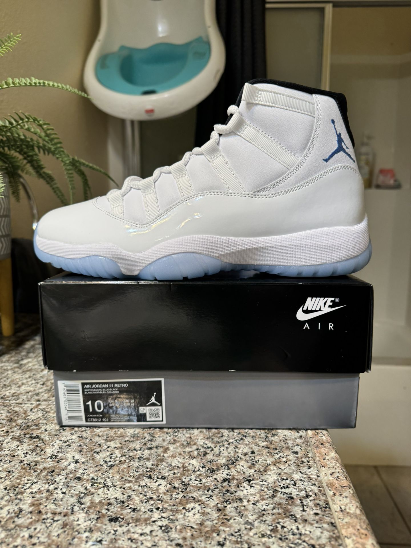 Jordan 11 Retro Legend Blue 2024