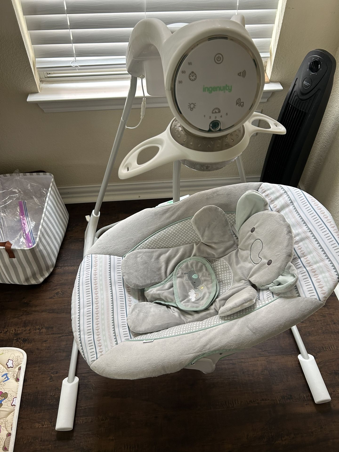 Ingenuity InLighten Soothing Swing