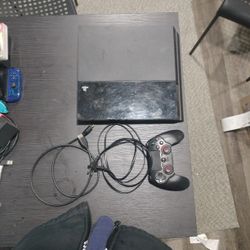 Upgraded Gen 1 PlayStation 4 With Games