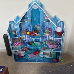 Elsa Castle About 4 Foot Wide By 5 Tall