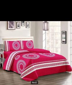 Red Greek Key Quilt Bedspread Set