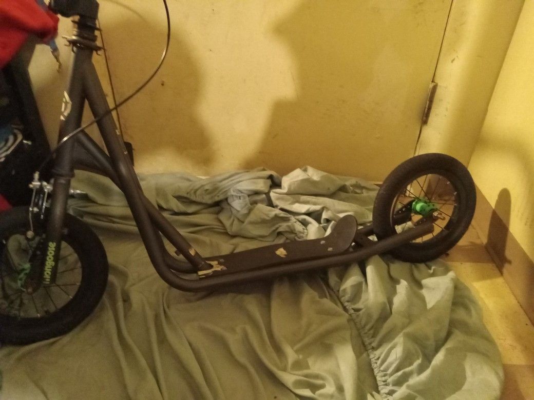 Mongoose scooter