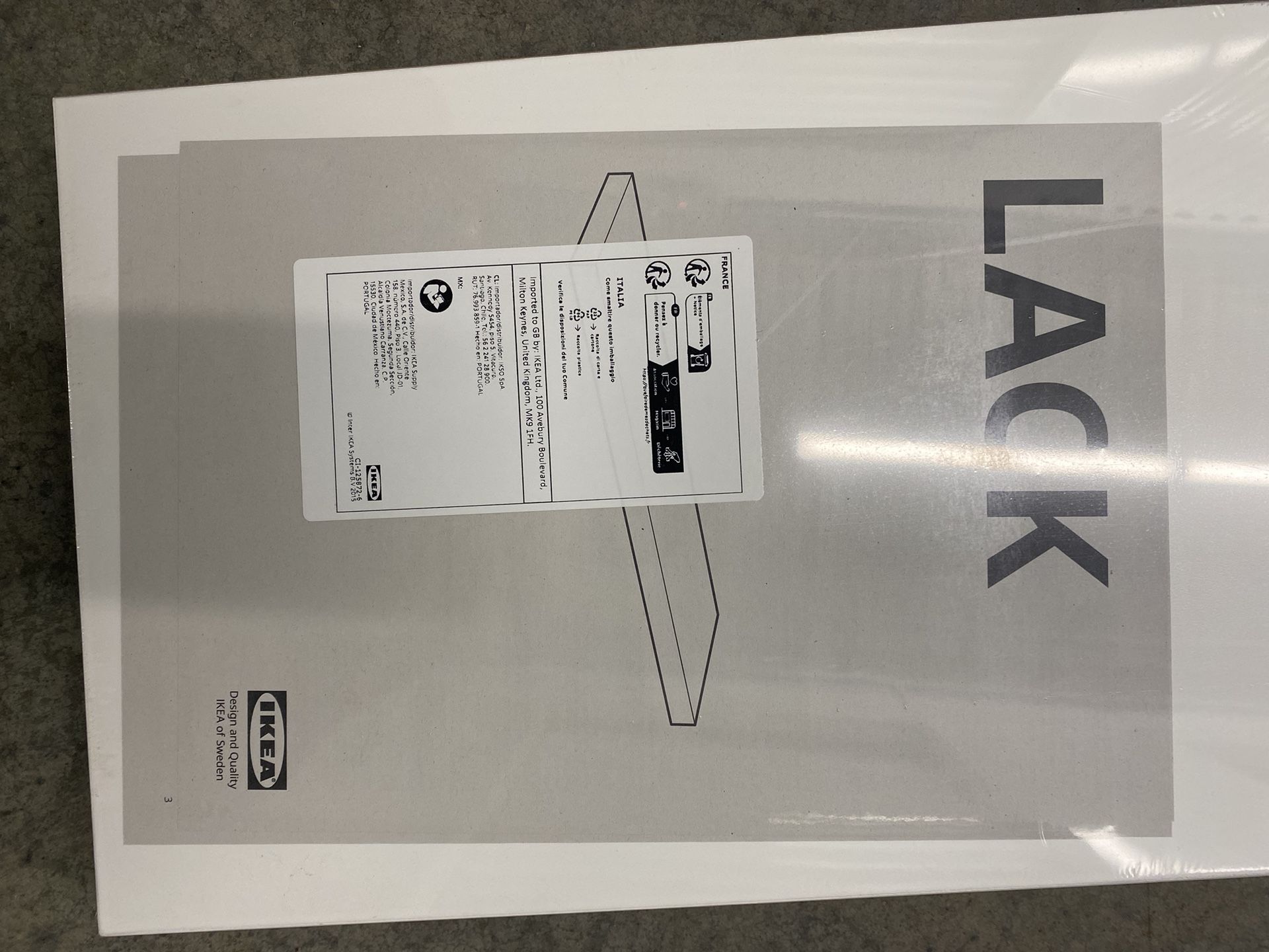 IKEA Floating Selfing 