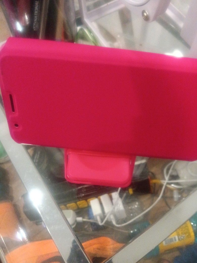 Barbie Package of Smartphone & Matching Stand 